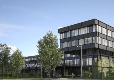 Het nieuwe pand van Bosman Installatietechniek, een modern gebouw met veel glas en groen langs de snelweg A1.